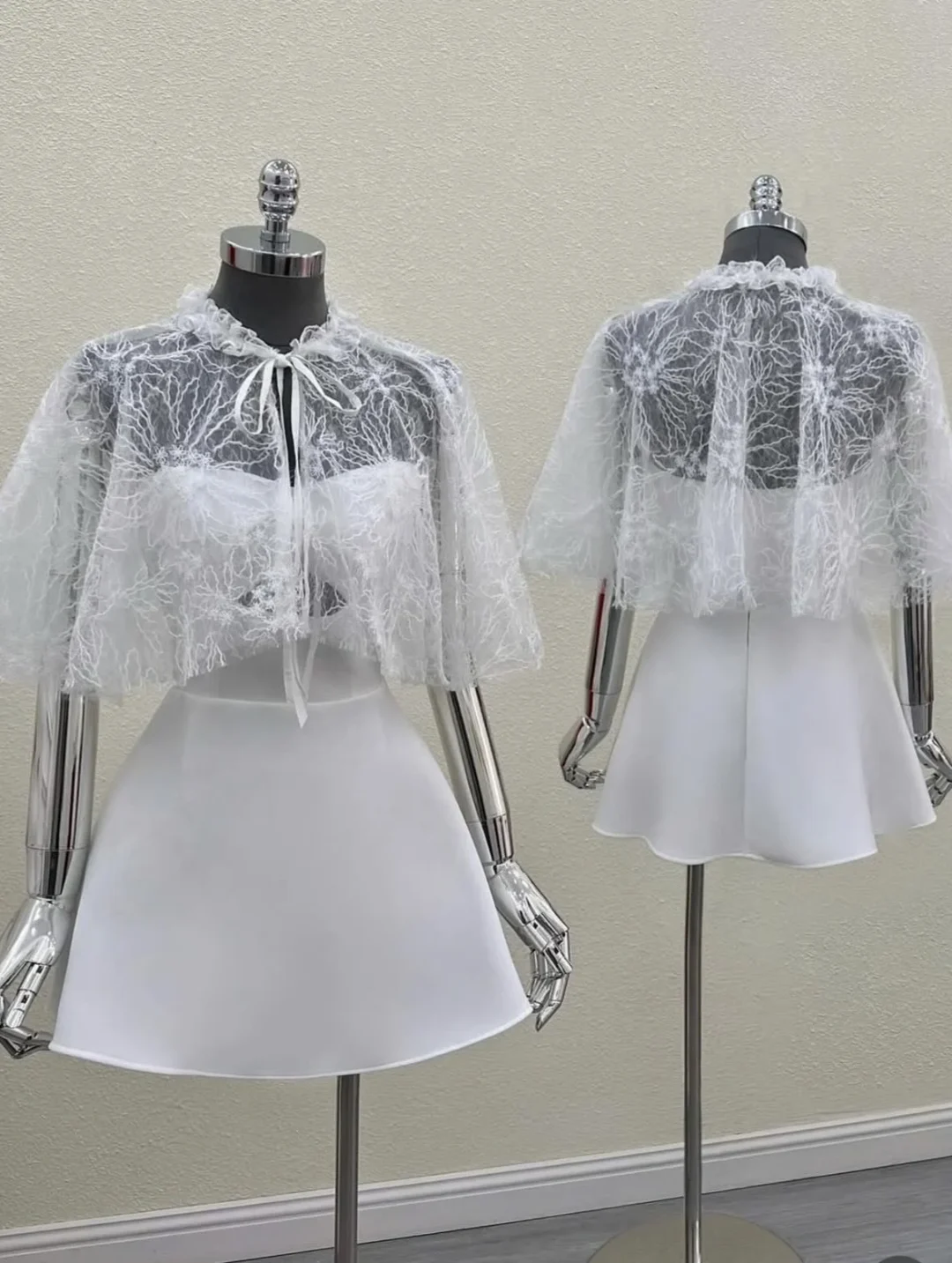 Photo 8 of Đầm trắng ren tay loe size L nữ