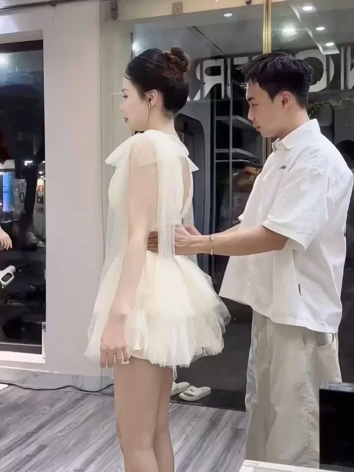 Photo 5 of Váy ngắn voan kem Chouchou tay cánh tiên