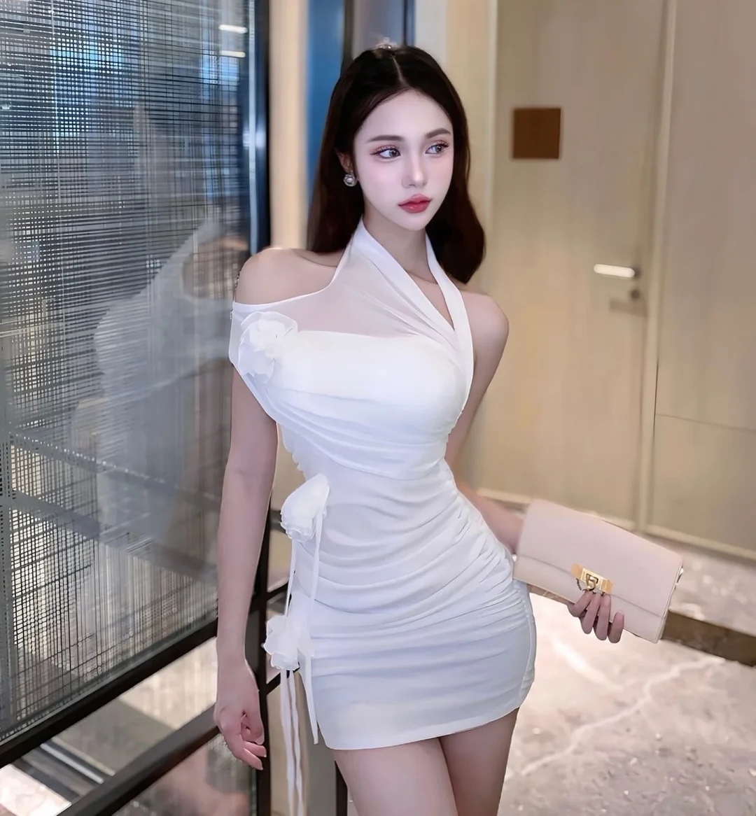 Photo 2 of Đầm trắng ngắn lệch vai nữ tính