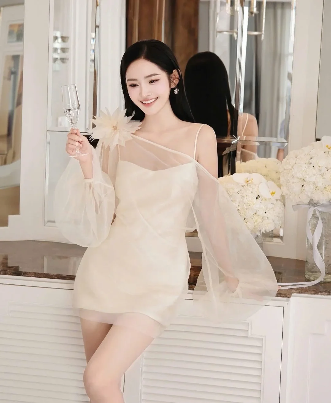 Ảnh 2 của Váy mini voan kem hở vai nữ