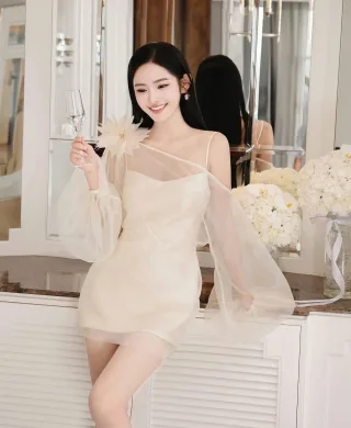 Ảnh 2 của Váy mini voan kem hở vai nữ