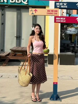 Ảnh 1 của Set áo hai dây hồng và váy chấm bi nâu nữ
