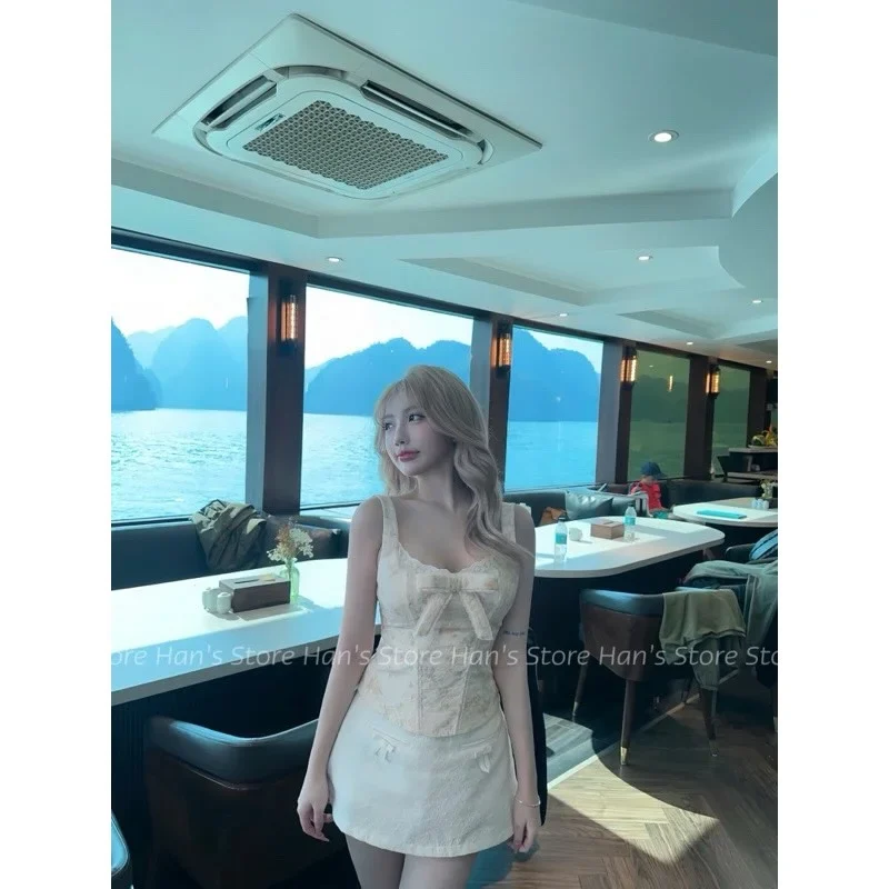 Photo 2 of Set corset ren be chân váy mini nữ