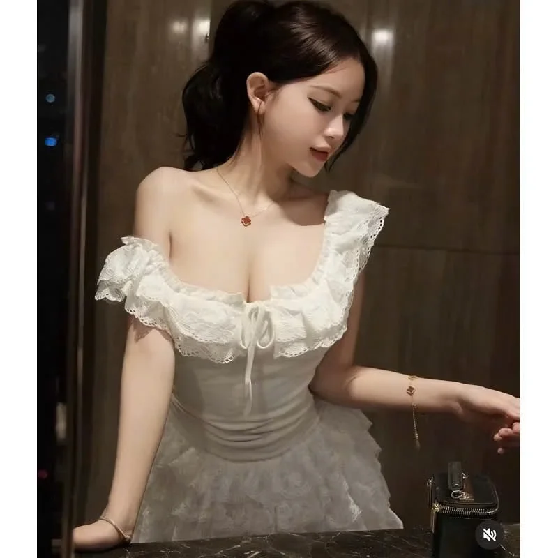 Ảnh 3 của Váy maxi trắng trễ vai ren nữ