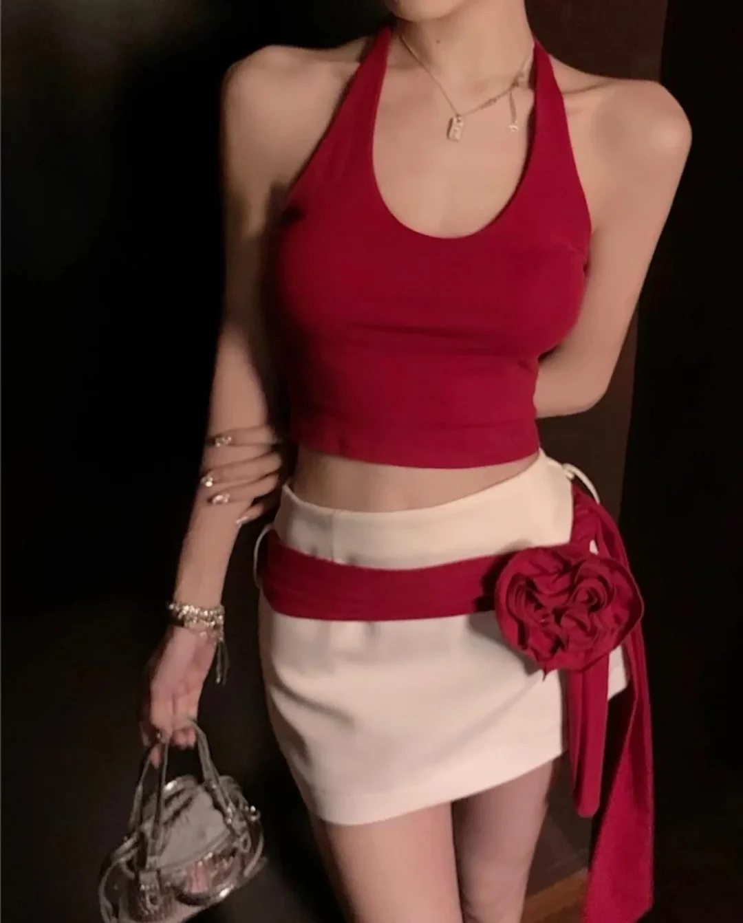 Ảnh 2 của Set Croptop Đỏ Váy Mini Trắng Sash Hoa Nữ