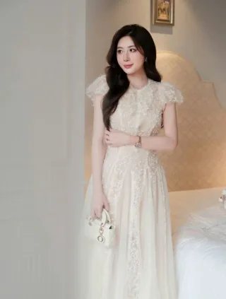 Ảnh 4 của Váy dạ hội ren trắng sang trọng