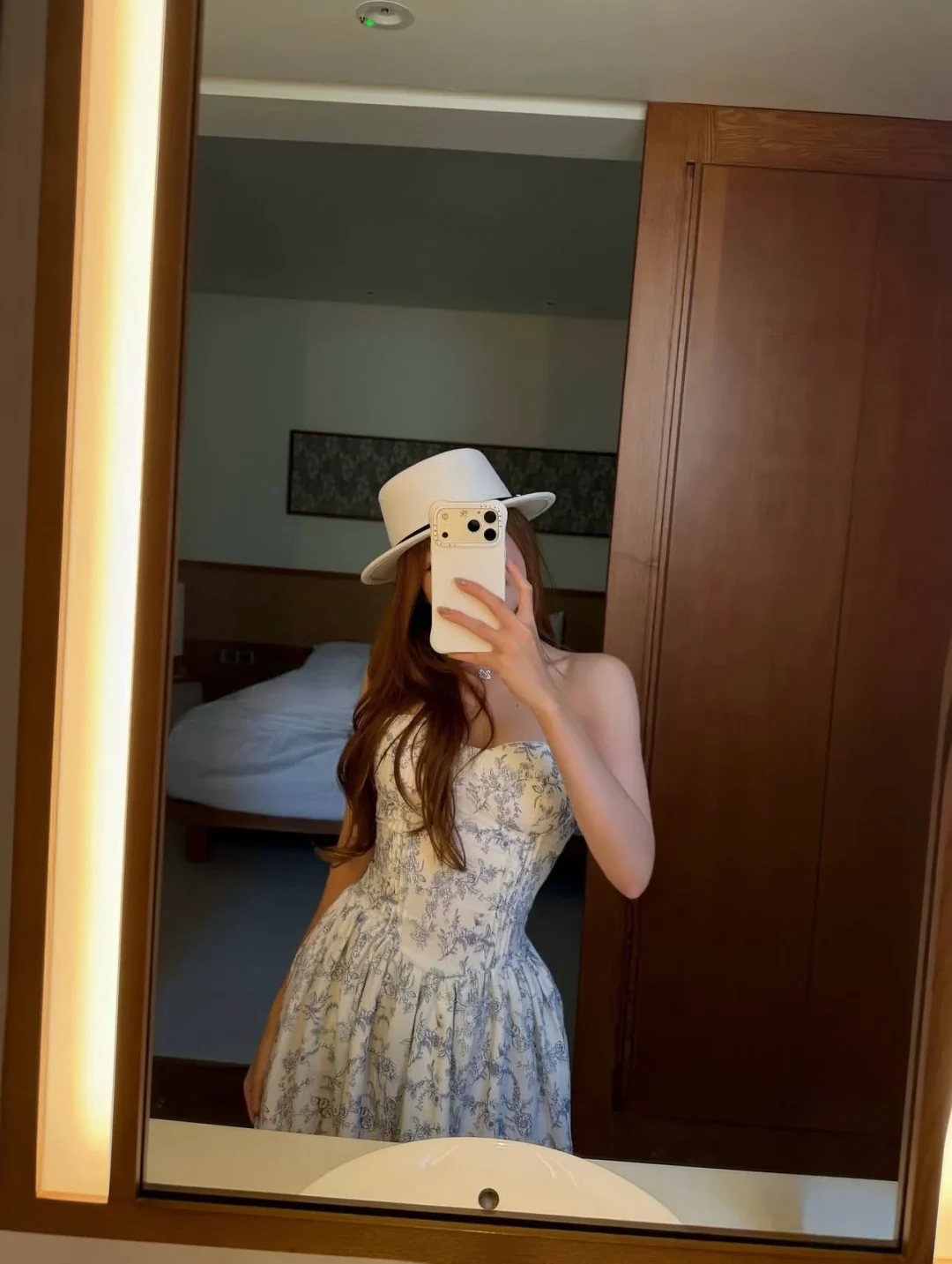 Photo 8 of Váy maxi hoa nhí cúp ngực trắng nữ