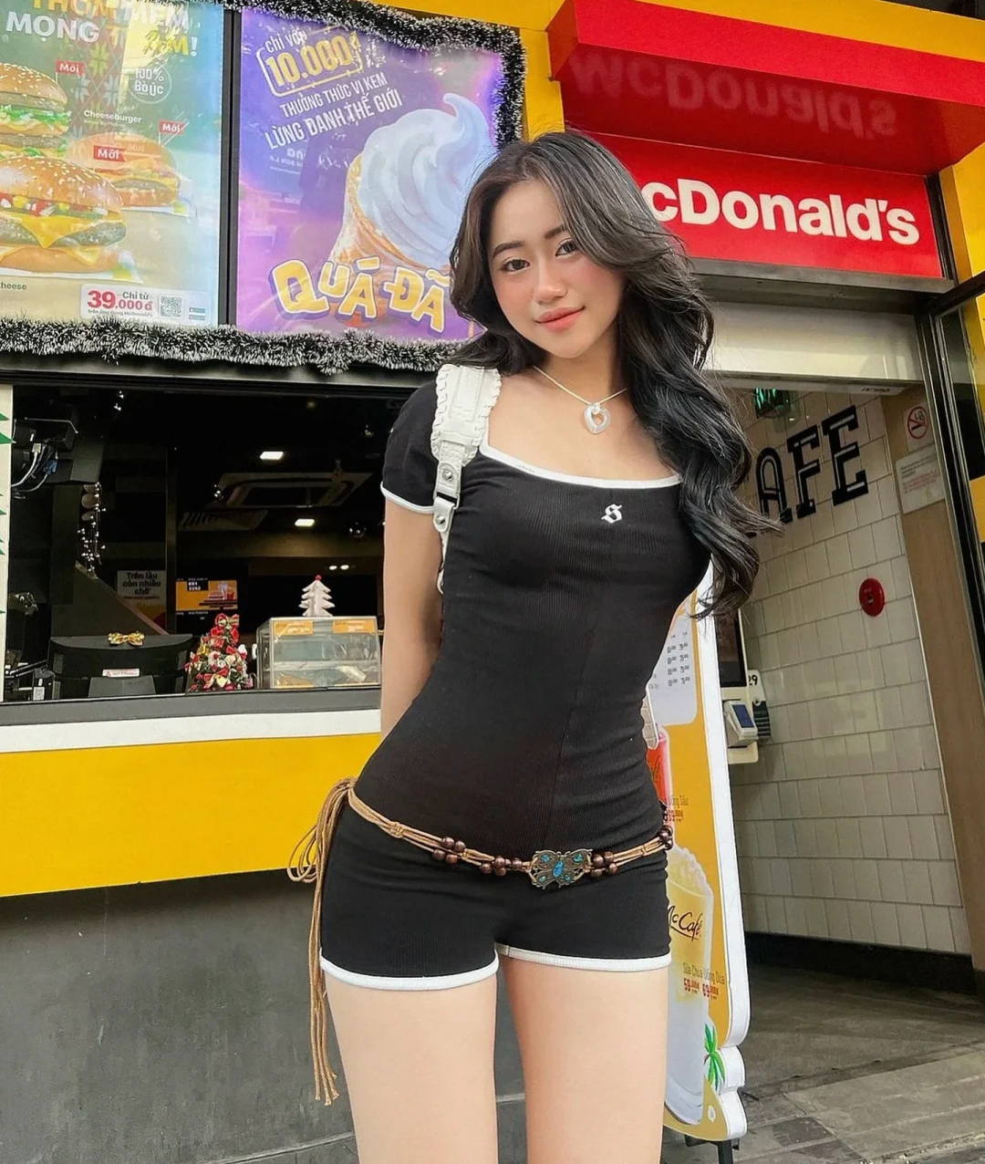 Ảnh 4 của Bodysuit đen viền trắng nịnh dáng nữ