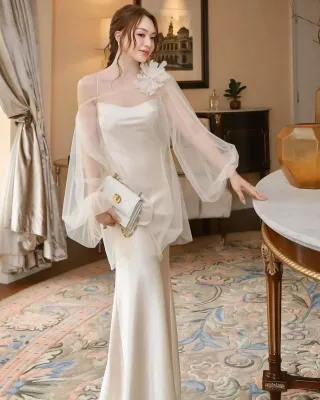 Photo 3 of Váy dạ hội satin kem trễ vai nữ