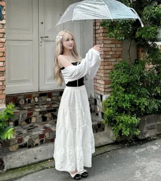 Photo 1 of Set 3 món áo trễ vai chân váy trắng nữ