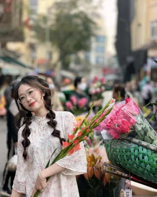 Ảnh 4 của Áo dài couple lụa đỏ trắng hoa nhí