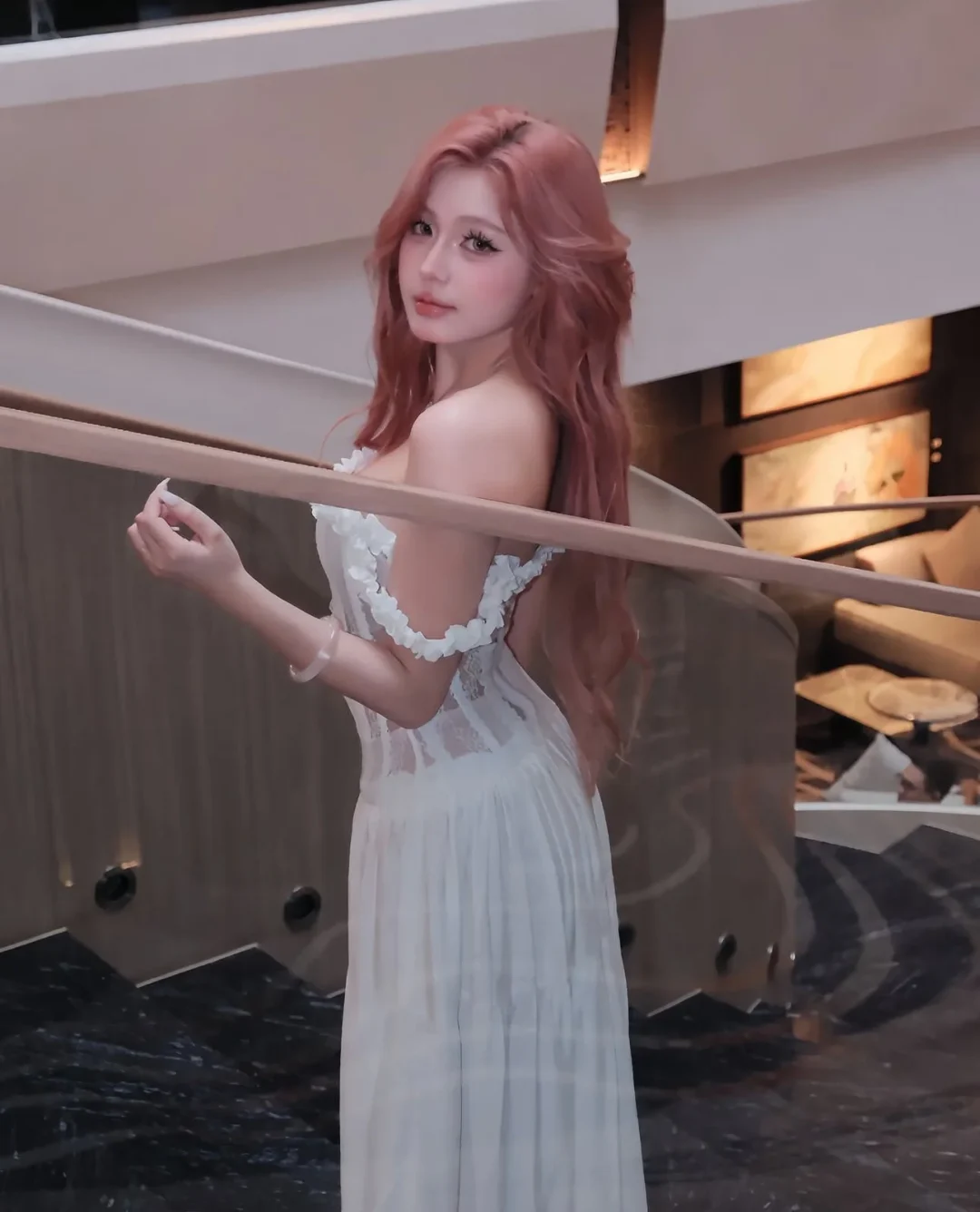 Photo 4 of Đầm trắng trễ vai corset ren nữ