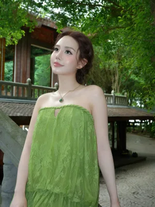Ảnh 4 của Váy maxi ren xanh lá không dây nữ