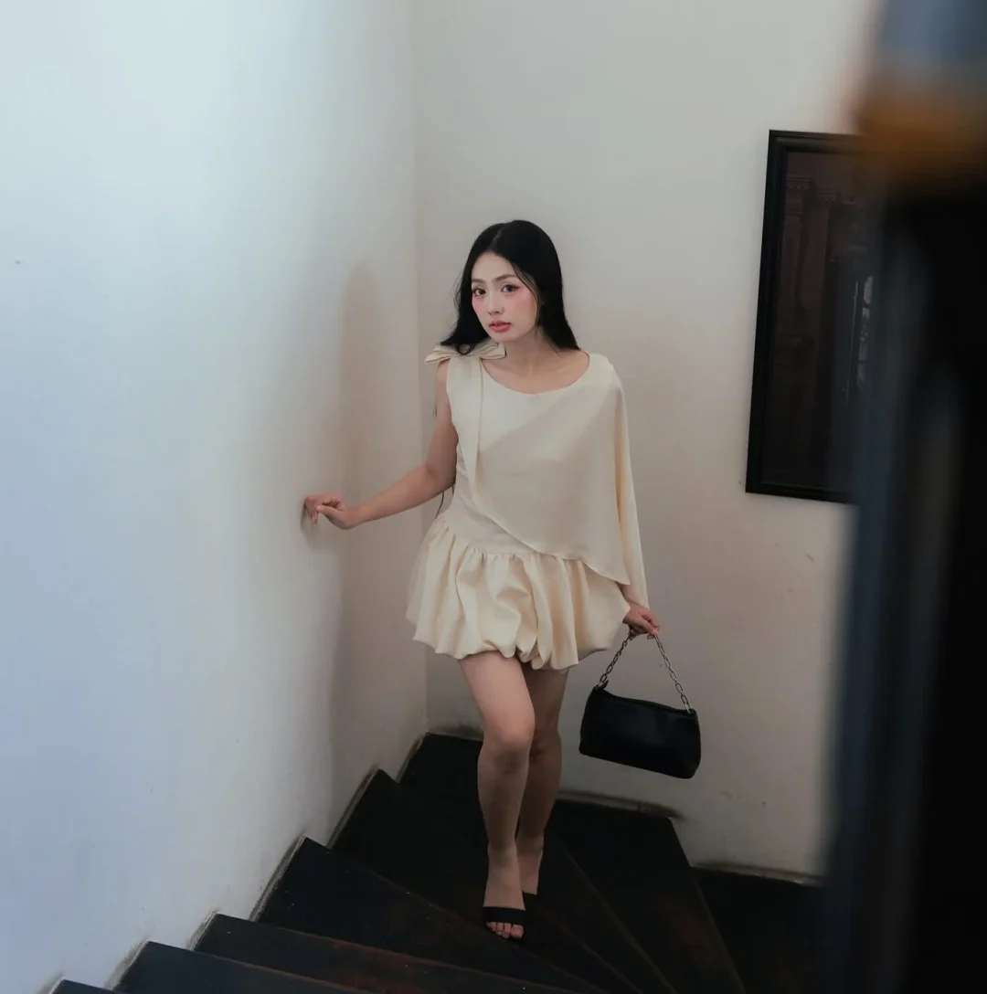 Ảnh 5 của Váy liền quần satin kem size M nữ