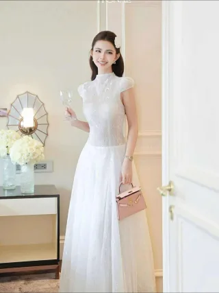 Photo 1 of Áo dài trắng ren nữ sang trọng