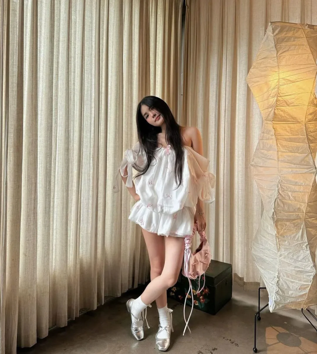 Ảnh 4 của Áo trễ vai trắng bèo nhún nữ