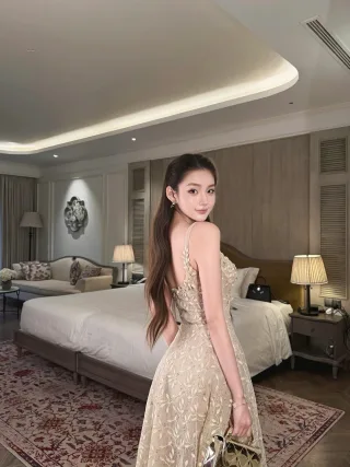 Ảnh 2 của Váy ren hoa dài màu kem size S