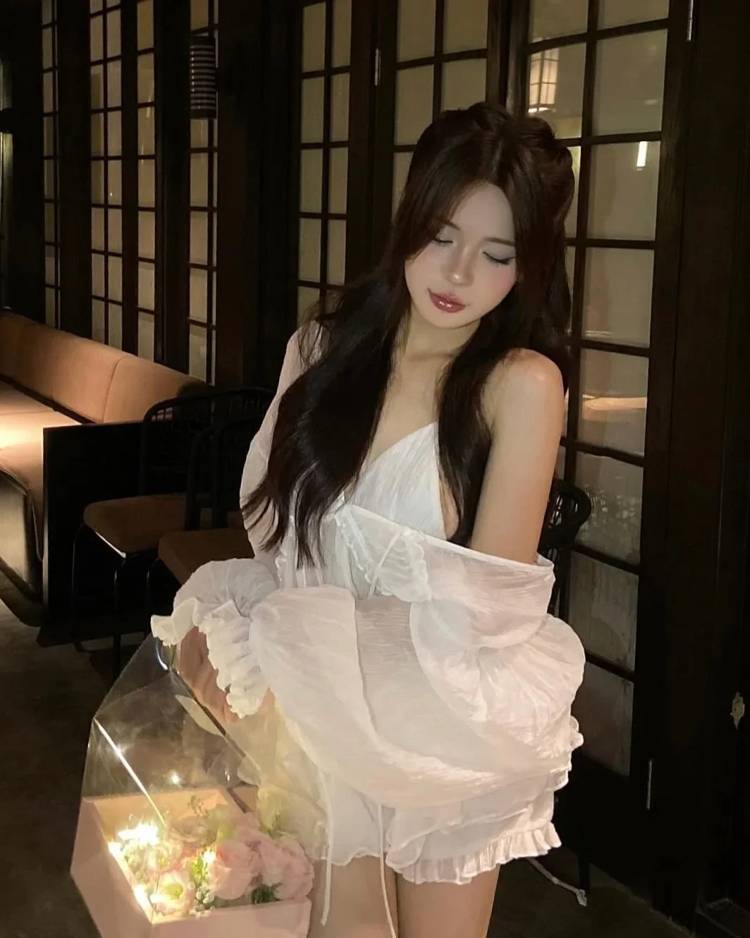 Photo 2 of Set áo short trắng voan bèo nhún nữ