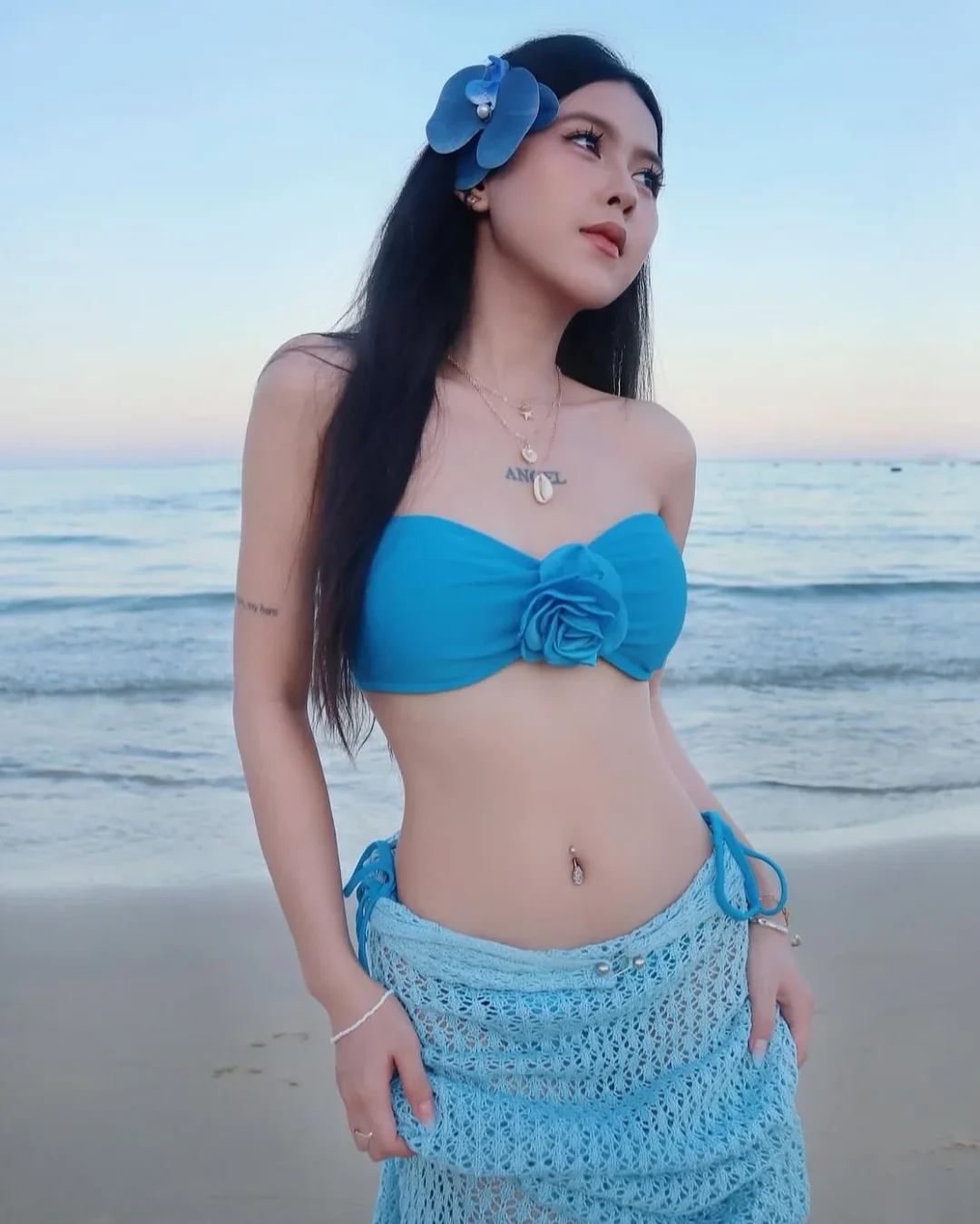 Photo 2 of Bộ bikini đan móc xanh nhạt nữ