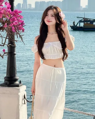 Photo 1 of Set áo trễ vai chân váy trắng nữ