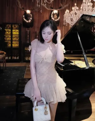 Ảnh 1 của Váy ngắn kim sa be nhạt dự tiệc nữ