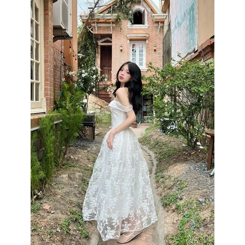 Ảnh 1 của Váy maxi ren trắng trễ vai nữ
