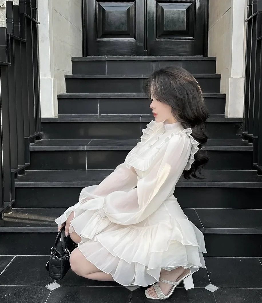 Photo 3 of Đầm voan kem bèo nhún tay phồng size M