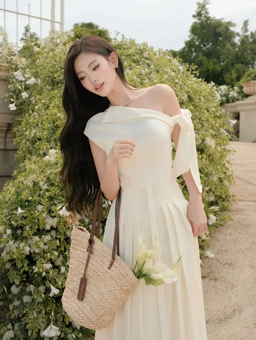 Ảnh 4 của Váy maxi trễ vai trắng nữ thanh lịch