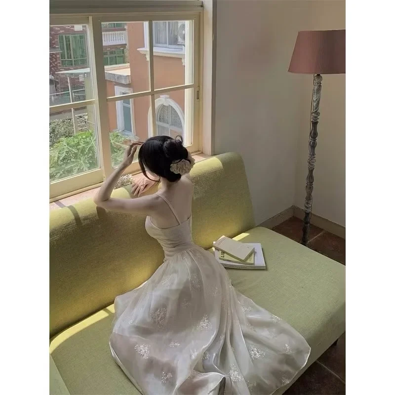 Photo 4 of Đầm maxi trắng corset thêu hoa nữ