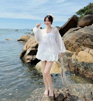 Ảnh 3 của Set Áo Blouse Chấm Bi Tay Phồng Nữ
