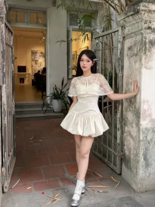 Photo 3 of Đầm trắng ren tay cánh dơi nữ