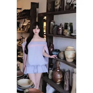Ảnh 2 của Váy trễ vai tím pastel nữ tính