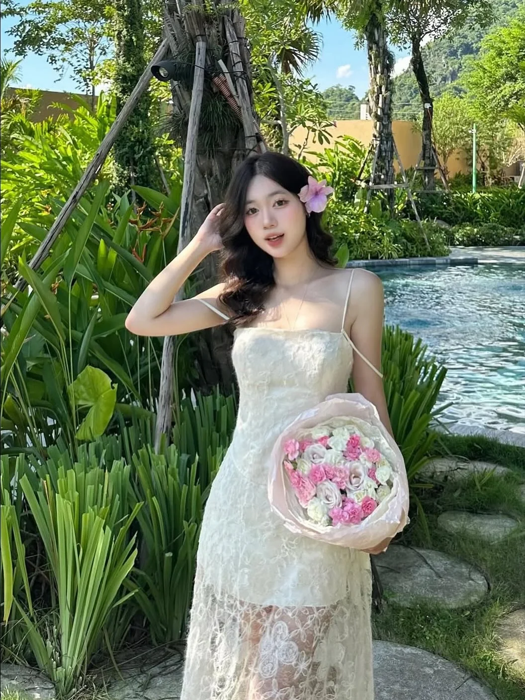 Ảnh 2 của Váy ren trắng maxi nữ