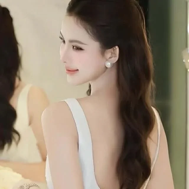 Photo 1 of Áo dài trắng satin hai dây nữ