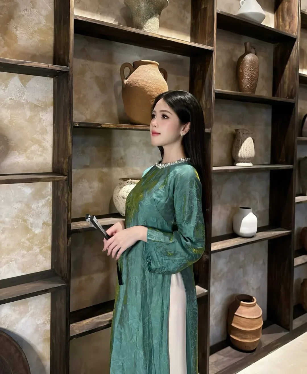 Photo 3 of Áo dài lụa xanh ngọc truyền thống nữ