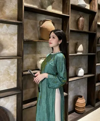 Photo 3 of Áo dài lụa xanh ngọc truyền thống nữ