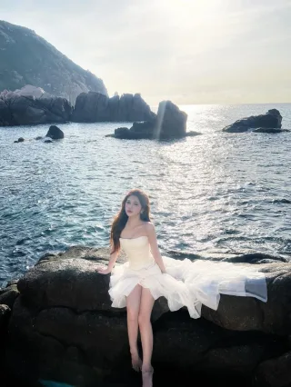 Photo 4 of Váy cưới trắng bồng bềnh voan xòe