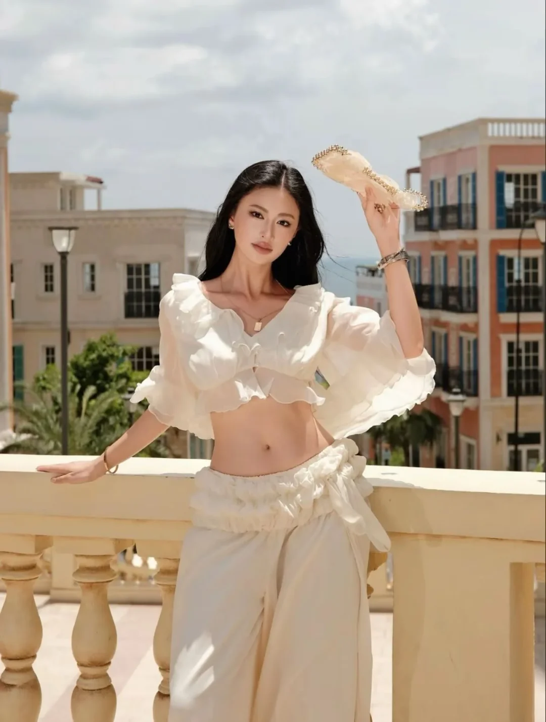 Photo 1 of Set đồ trắng hai mảnh nữ crop top
