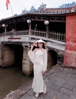 Photo 1 of Váy dài lụa kem nữ thanh lịch