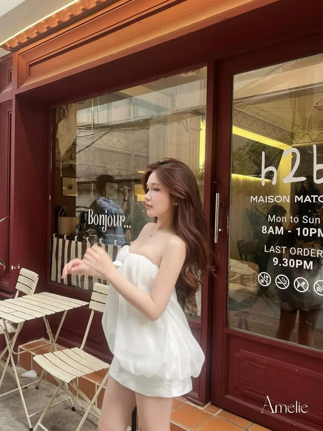 Photo 2 of Áo trễ vai trắng nơ kèm chân váy ngắn