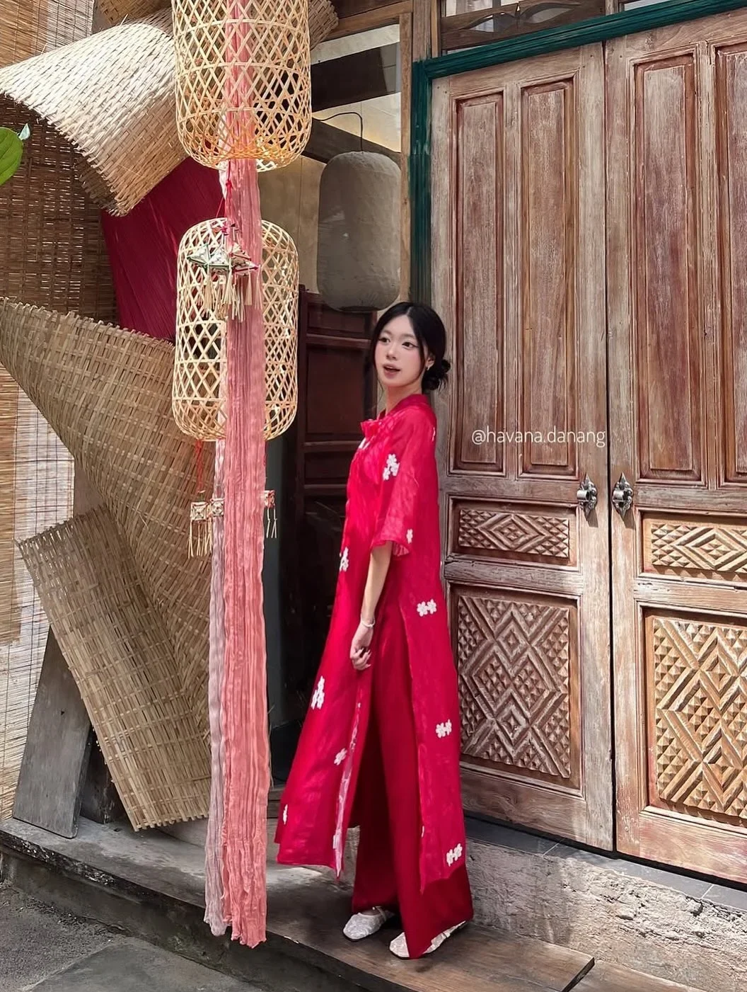 Ảnh 4 của Bộ áo dài cách tân đỏ nữ
