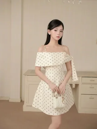 Ảnh 1 của Váy trễ vai chấm bi trắng kem nữ