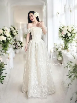 Photo 3 of Đầm maxi ren trắng trễ vai nữ