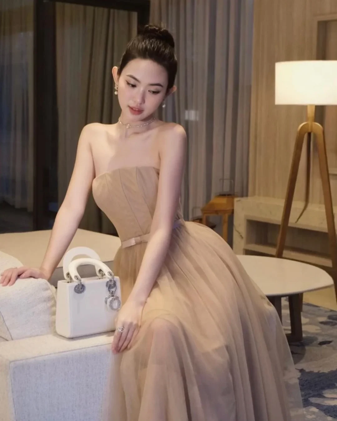 Ảnh 2 của Váy tulle dạ hội be nhạt size M
