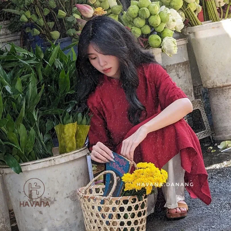 Photo 3 of Áo dài đỏ truyền thống nữ cho thuê