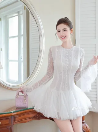 Photo 1 of Áo dài ren trắng cách tân nữ