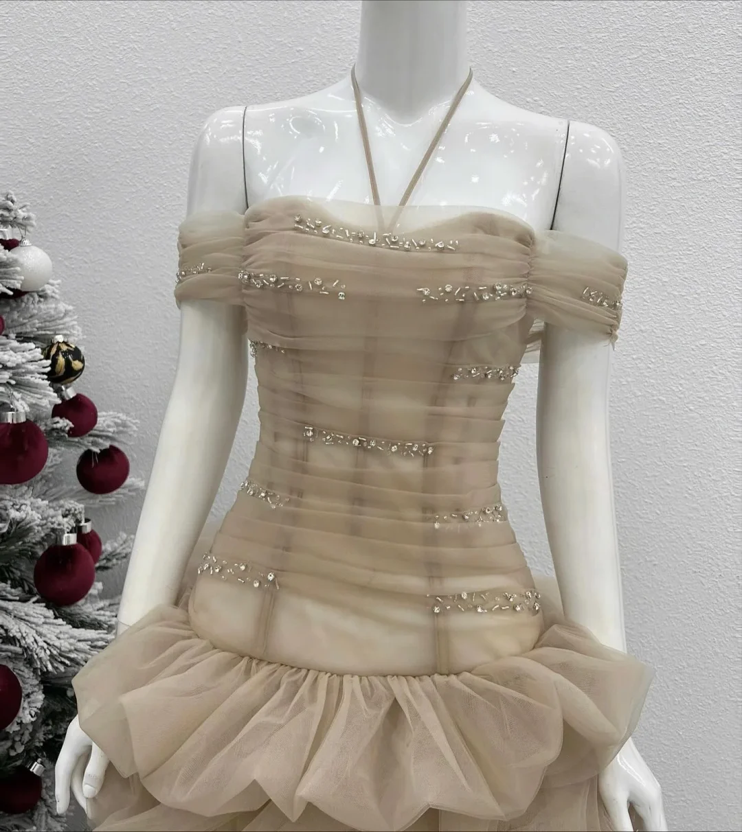 Photo 6 of Váy ngắn trễ vai be size S