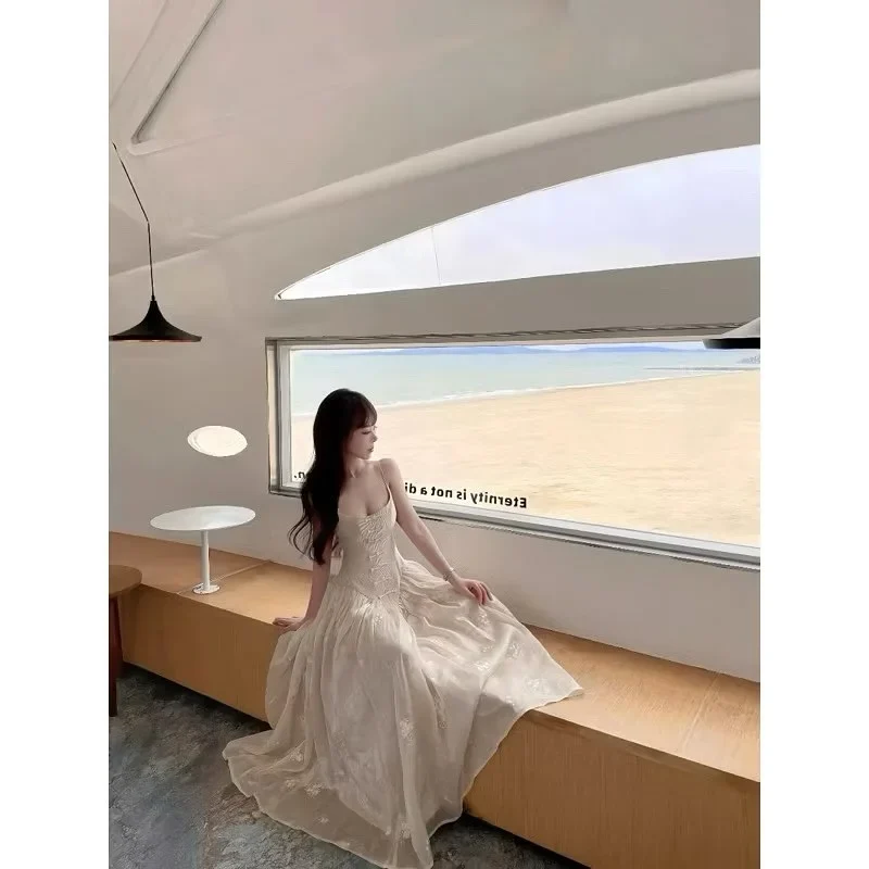 Photo 2 of Đầm maxi trắng corset thêu hoa nữ