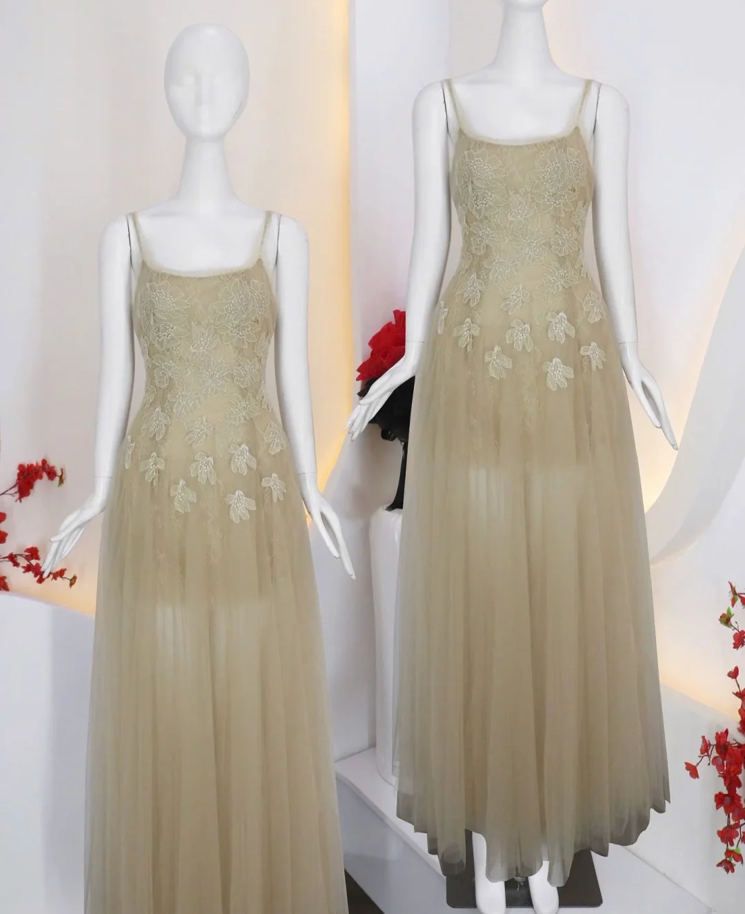 Ảnh 8 của Váy dạ hội ren dài nude size S
