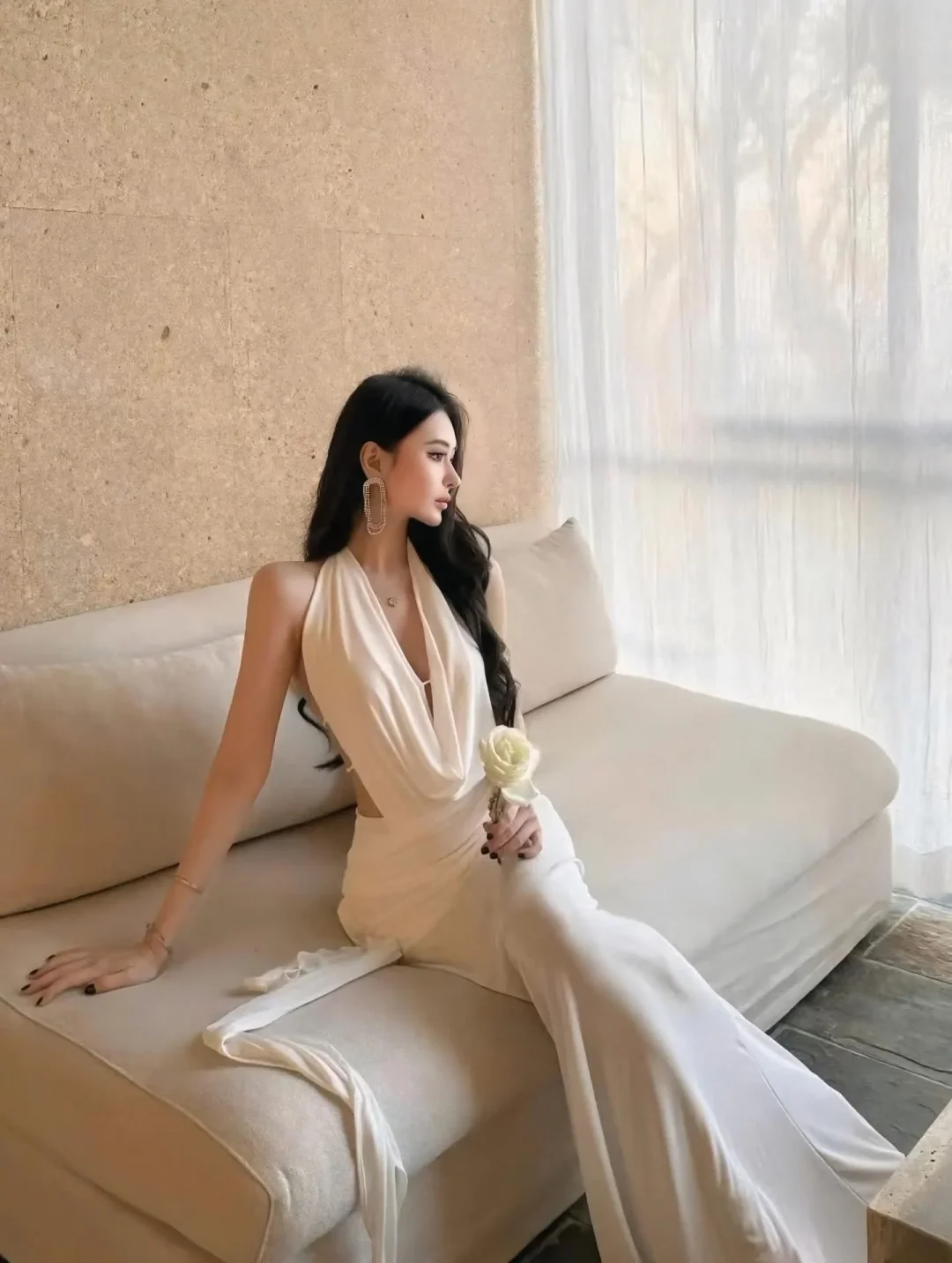Ảnh 1 của Đầm dài lụa kem halter nữ sang trọng